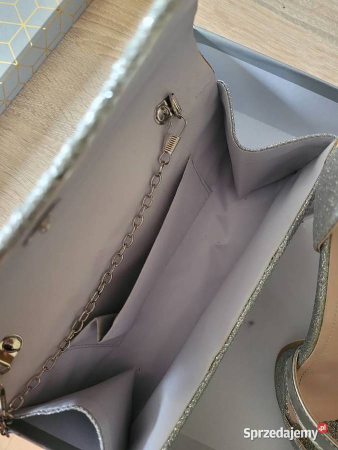 Sprzedam srebrne sandałki na obcasie Stargard