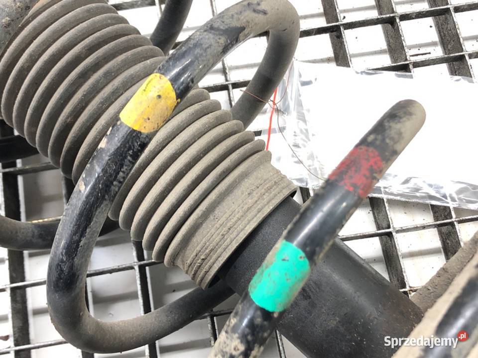 AMORTYZATOR LEWY PRZÓD ZE SPRĘŻYNĄ HYUNDAI i20