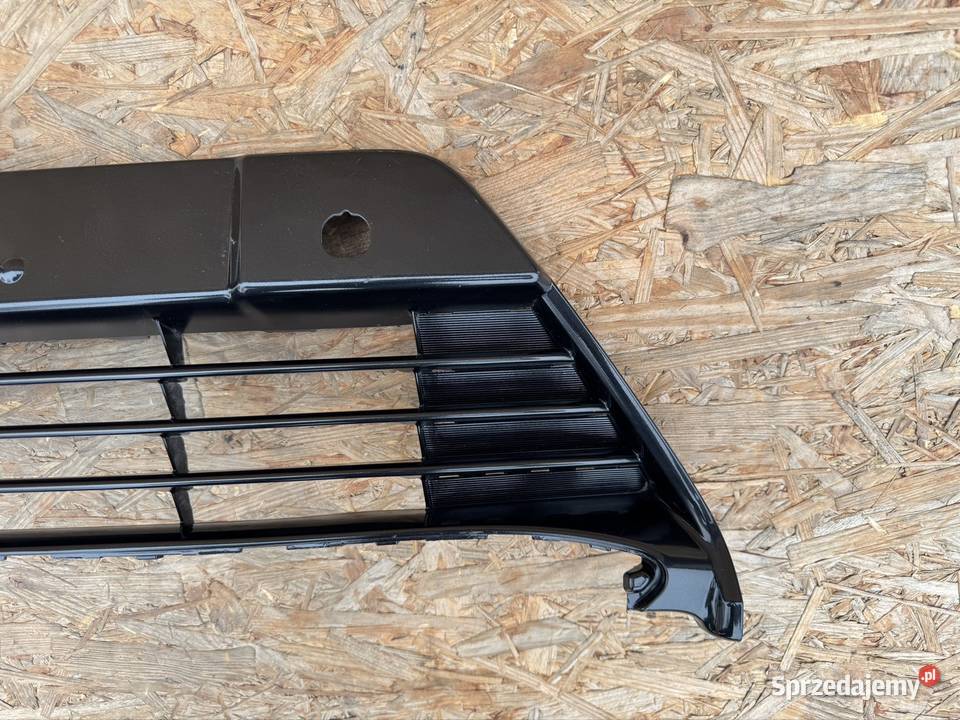 Środkowa kratka zderzaka przód Auris 2 II E18 osobowe