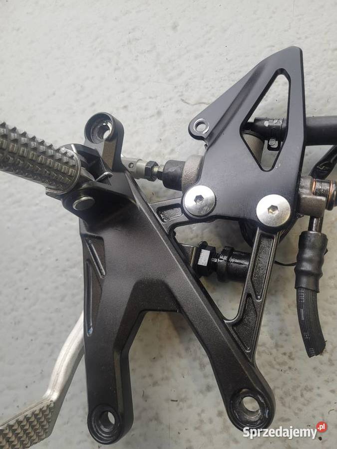 YAMAHA R1 RN 65 set podnóżek pompa hamulca Nowy Tomyśl