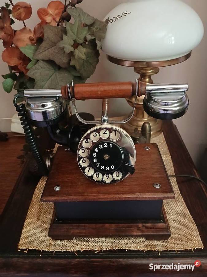 Telefon stacjonarny z czasów PRL u Kraków