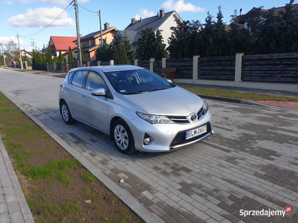 Toyota auris niski przebieg nieuszkodzony Toyota sprzedam