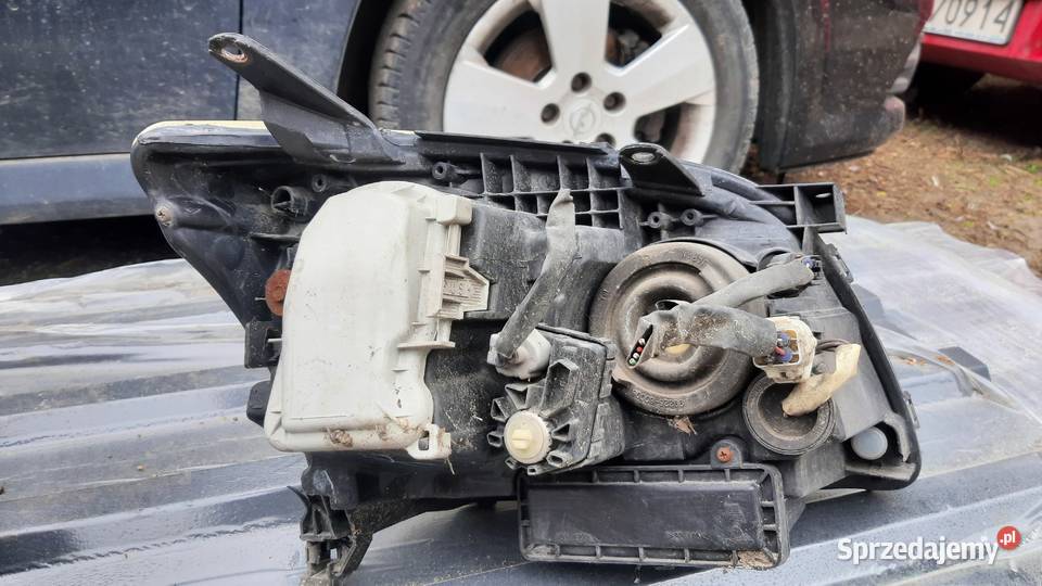 lampa prawa lewa Toyota Avensis t25 przed lift Dębno