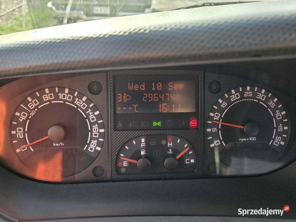 IVECO DAILY 35C12 Doka 7 osób Kiper 3m Pilot kupiony w salonie podkarpackie Łańcut