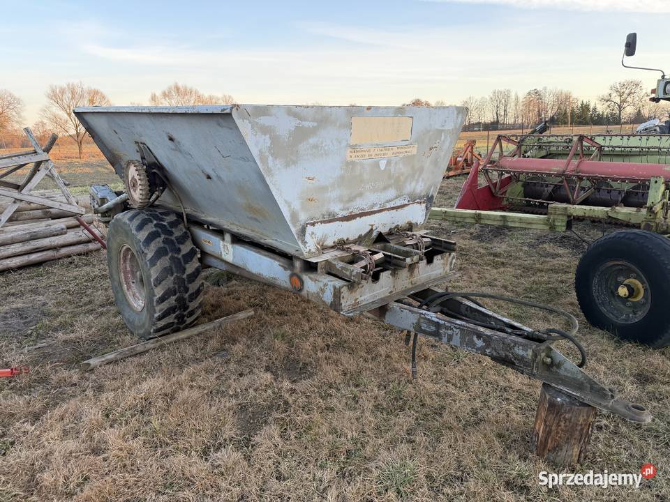 RCW 5 Rozsiewacz Wapna Nawozu Mocna Maszyna Człopa