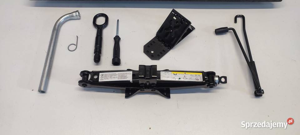 VW TIGUAN II STYROPIAN BAGAŻNIKA LEWAREK