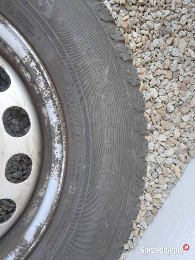 Opony zimowe NOKIAN Hakkapeliitta CR4 21565r16c Lubień sprzedam