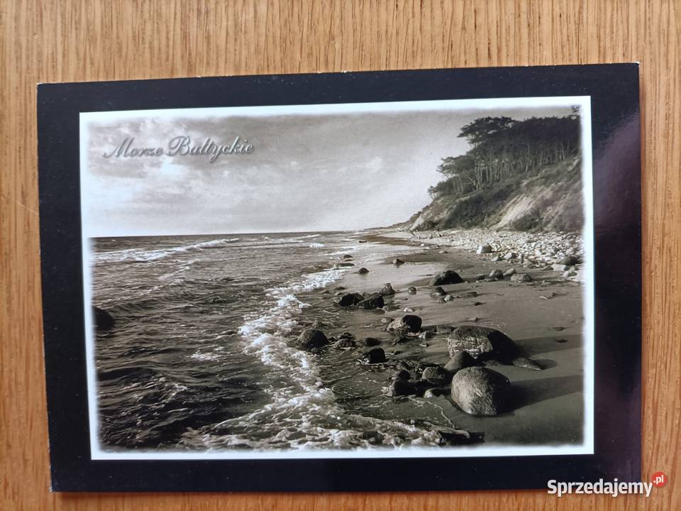 MORZE BAŁTYCKIE WIDOK NA KAMIENISTĄ PLAŻĘ FOT Piszczac