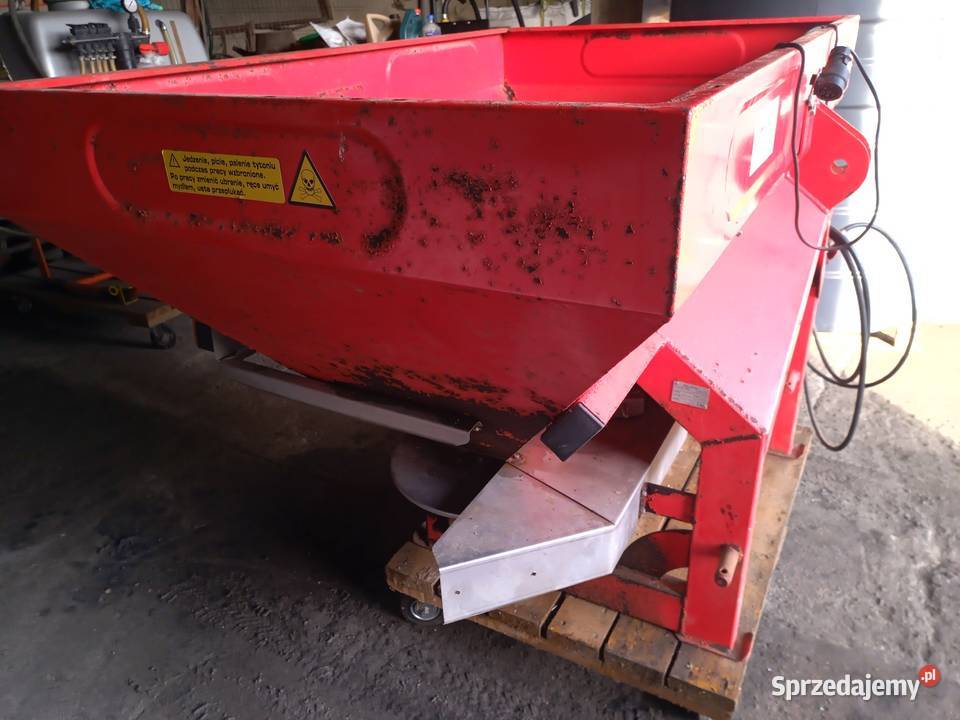 Rozsiewacz nawozu dwutalerzowy Leźnica Wielka