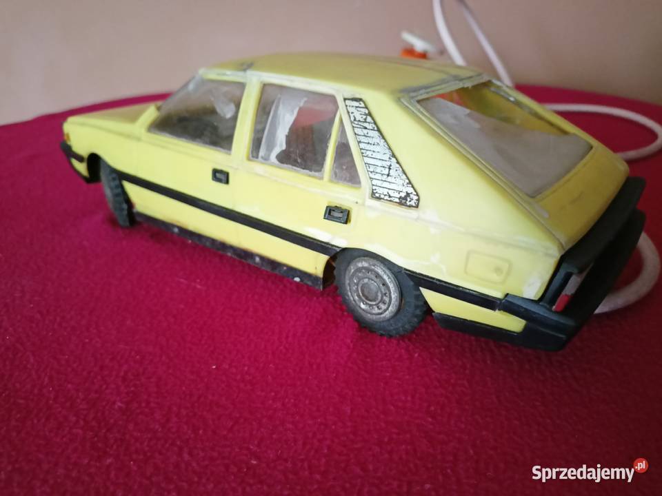 Zabawka PRL Polonez na kabel podkarpackie Rzeszów