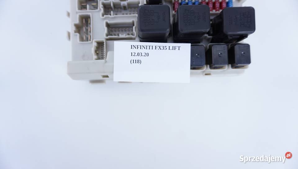 SKRZYNKA BEZPIECZNIKÓW INFINITI FX35 FX45 osobowe Nowy Tomyśl