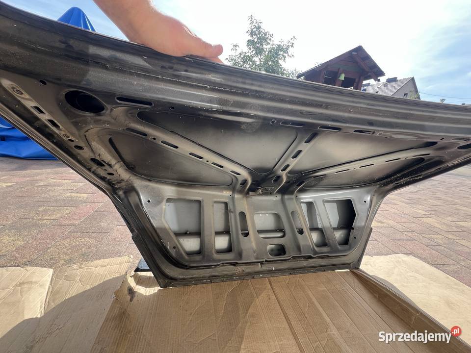Klapa bagażnika w124