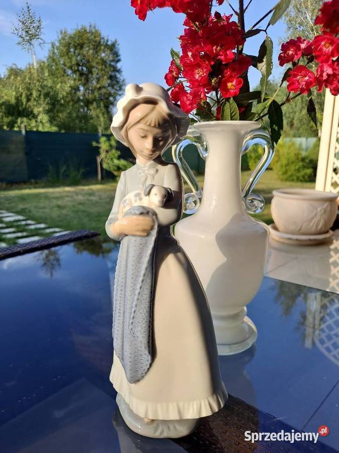 Porcelanowa figurka dziewczynka z pieskiem Nao Piaseczno