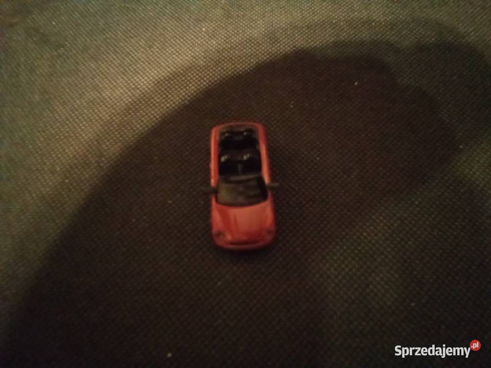 Małe autko czerwone BMW Warszawa