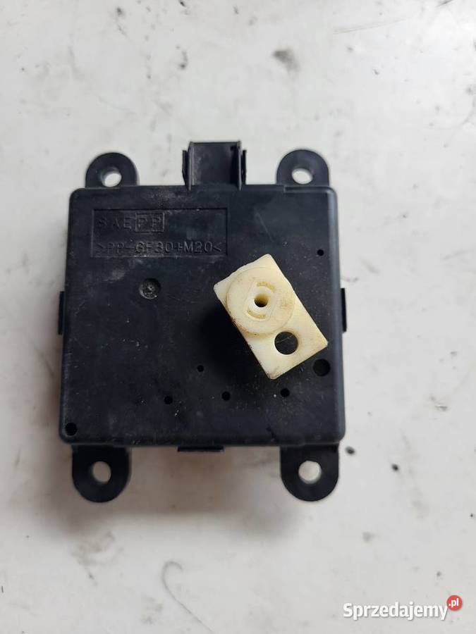 Silniczek nagrzewnicy NISSAN 3k010840