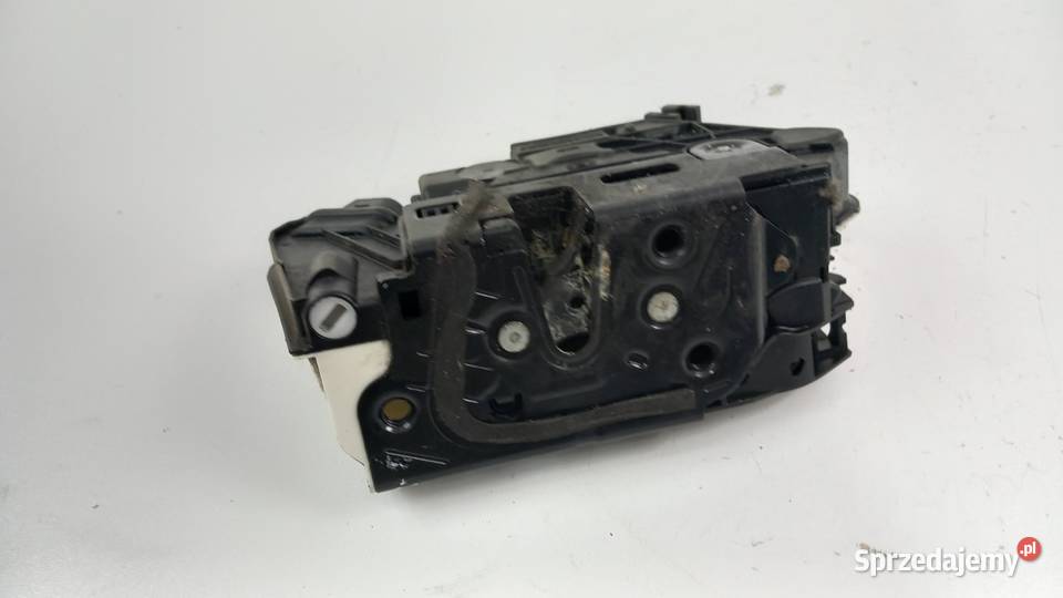 VW SCIROCCO ZAMEK DRZWI LEWY 6PIN osobowe Zbierkowo sprzedam
