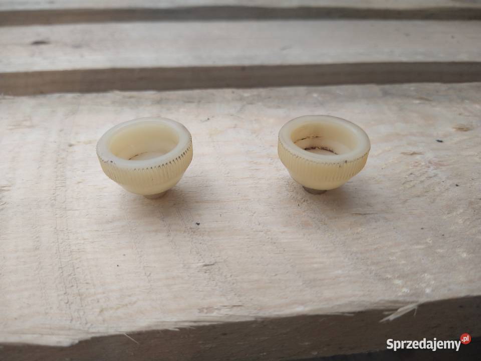 Plastikowa Nakrętka Lampy Tylnej 2 Mercedes W108 sprzedam