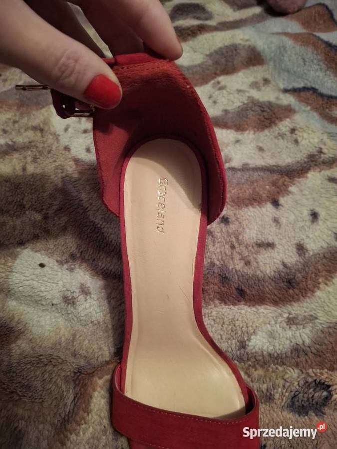Sprzedam czerwone buciki na slupku Bydgoszcz