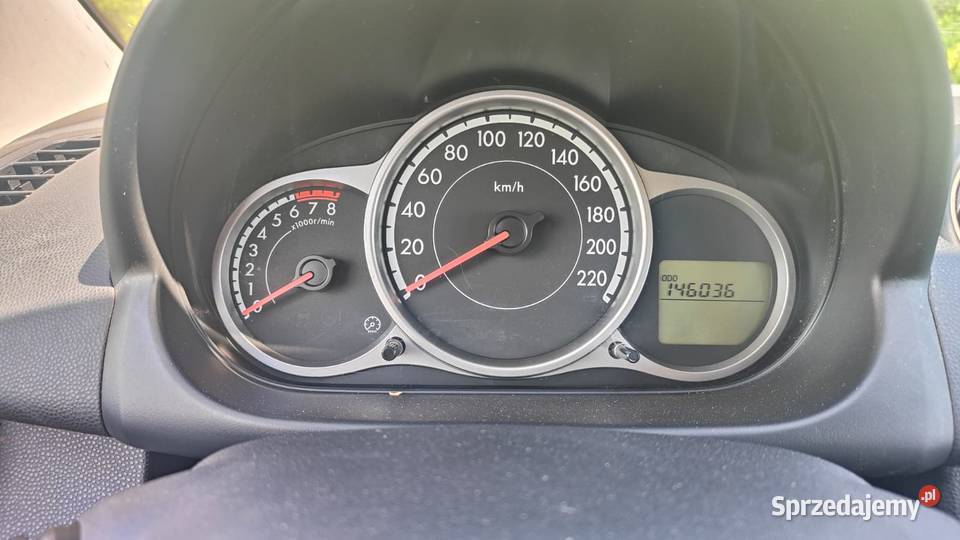 Sprzedam auto Mazda benzyna 2