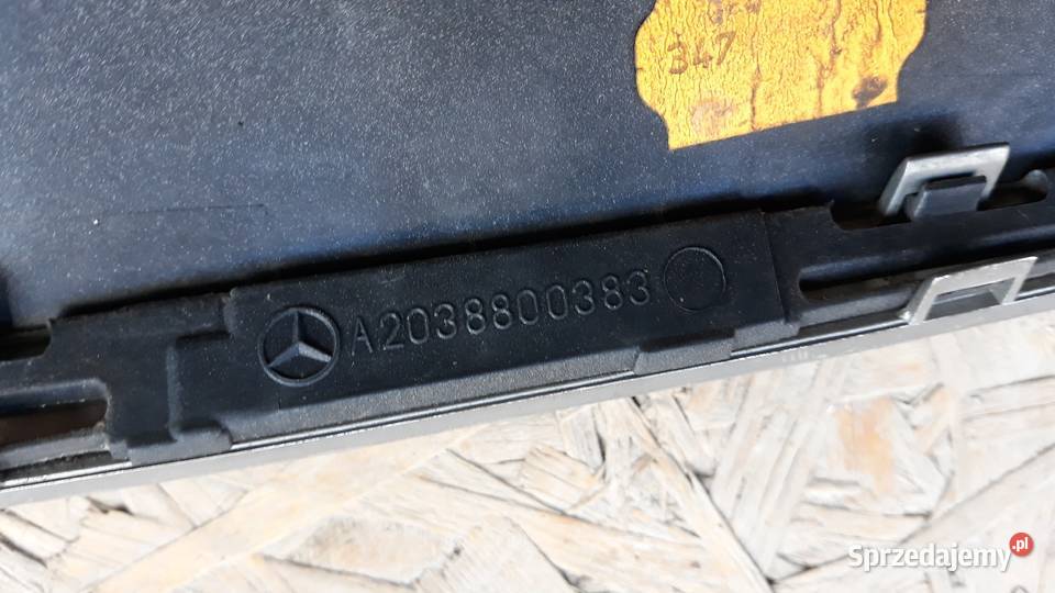 MERCEDES CKLASA 203 GRILL ATRAPA ZDERZAKA PRZÓD Zatom Stary