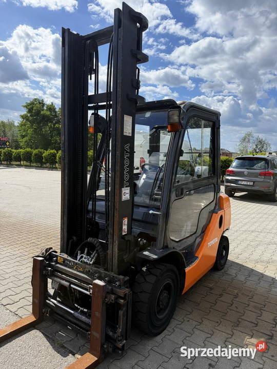 wózek widłowy TOYOTA 8FGF25 LPG kabina przesuw Toyota łódzkie Działoszyn sprzedam