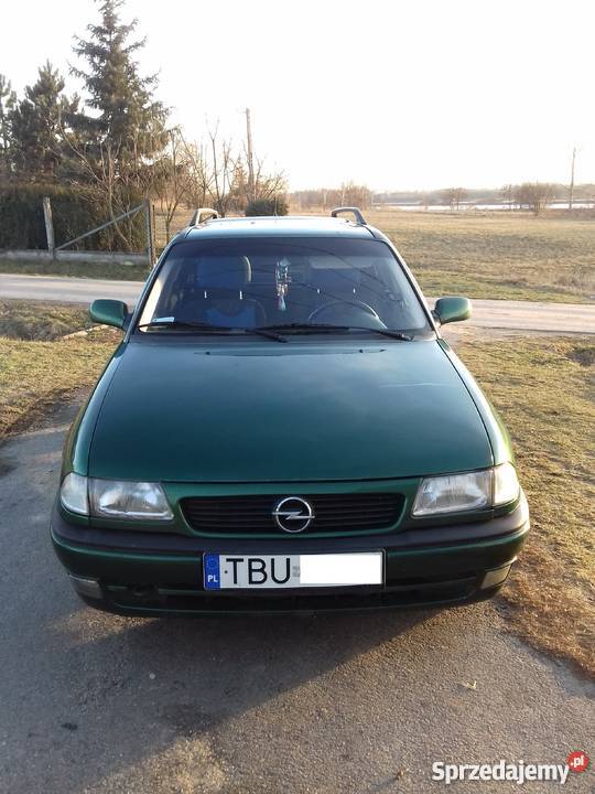 Opel Astra F Kombi 16 16V100 BLPG 1997 HAK Rok produkcji 1997 Stopnica
