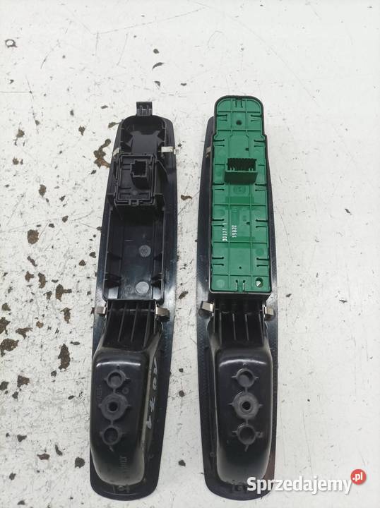 PRZEŁĄCZNIK SZYB KOMPLET PRZÓD LEWY PRAWY Rok produkcji 2012