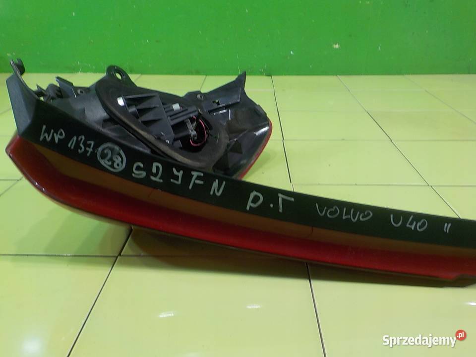 VOLVO V40 II 16D2 14r 5D lampa prawa tyl Suków