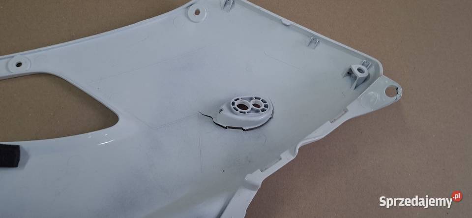 HONDA CBR1000RR BOCZEK PRAWY CZASZA CZACHA Bieleń sprzedam