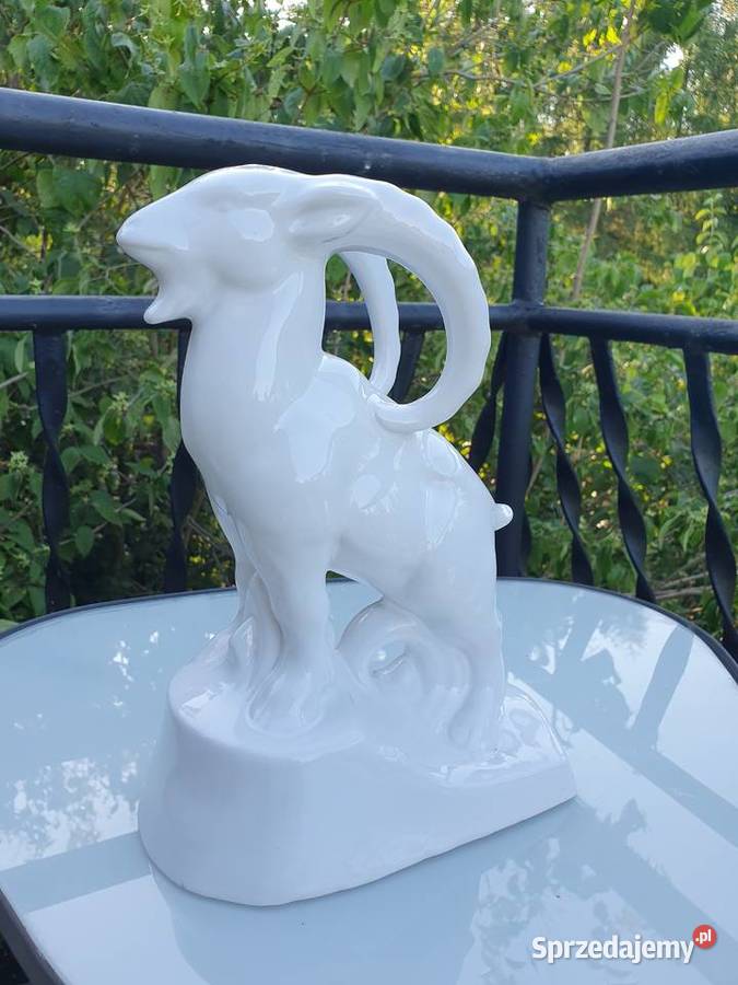 Duża figura koziorożca biały Myszków