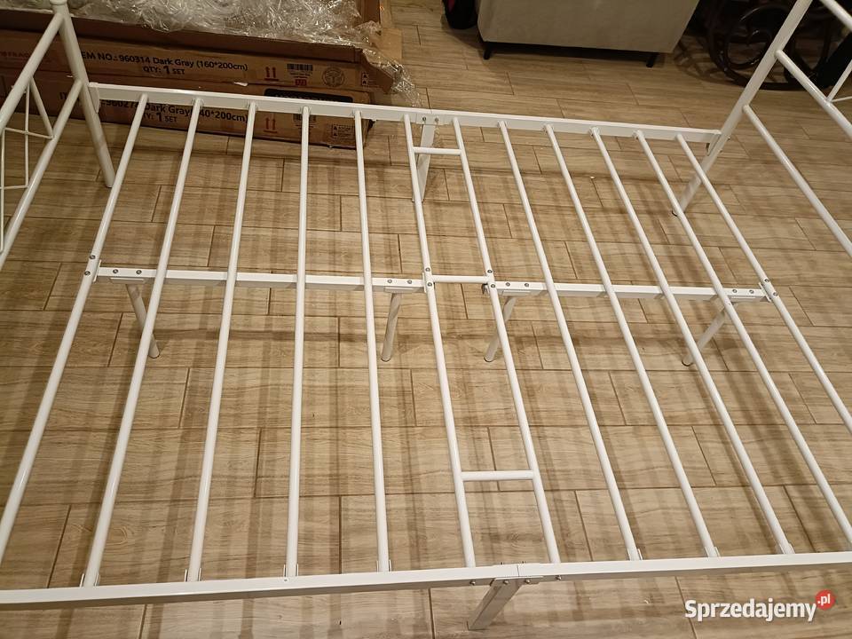 Metalowa rama łóżka Klucze