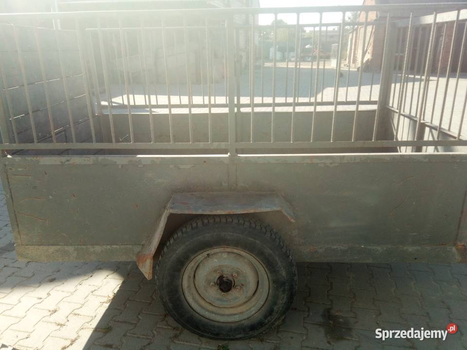 Przyczepka do przewozu zwierząt nieuszkodzony Przyczepy rolnicze Brzoza