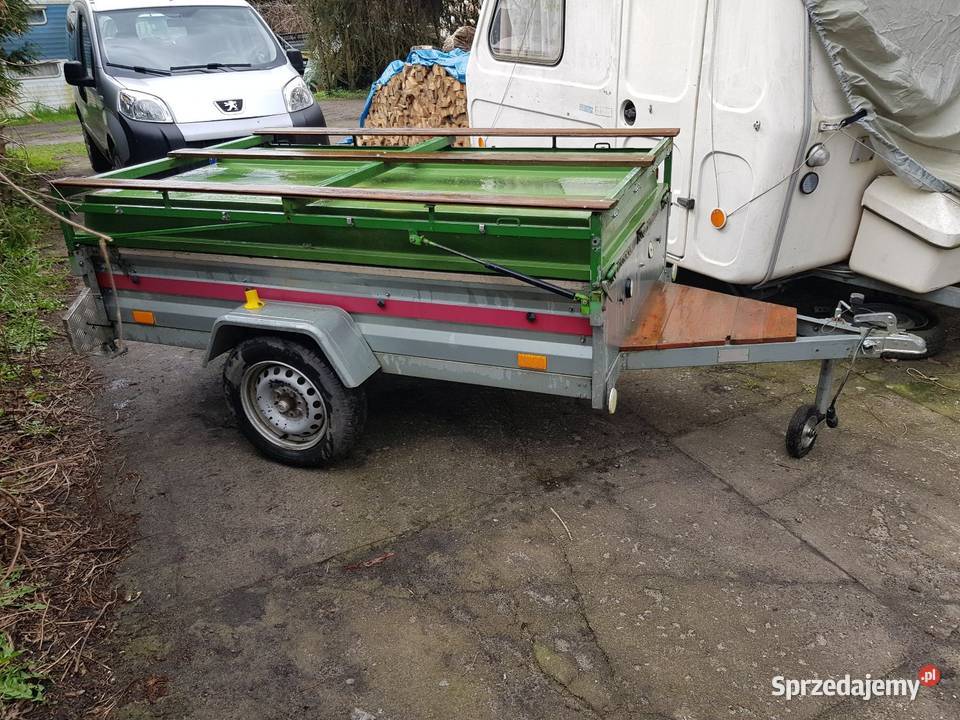 Zestaw wędkarskinamiot na przyczepie