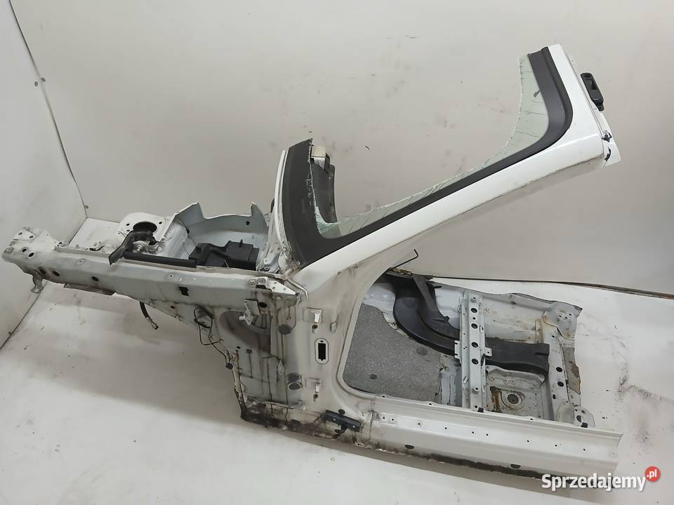 ĆWIARTKA LEWA PRZEDNIA BMW E88 300 Strzyżewice