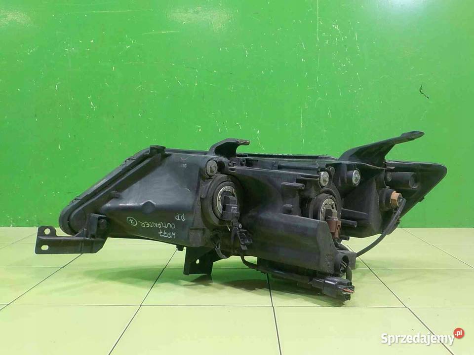 MITSUBISHI OUTLANDER II 20 DID 09r lampa prawa Suków