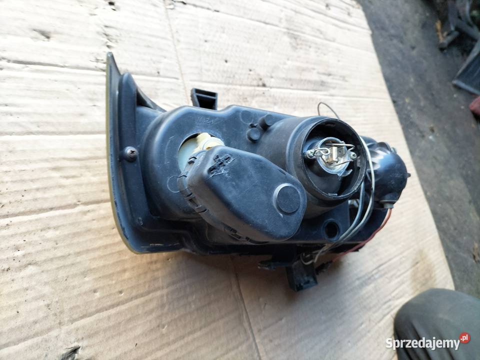 AUDI 80 B4 LAMPA PRAWA PRZÓD REFLEKTOR RINGI LED Lampy przednie Kamień-Kolonia
