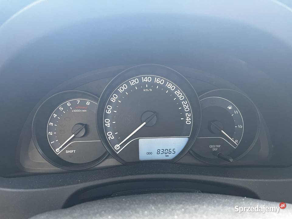 Toyota Auris 2015 benzyna sprzedam