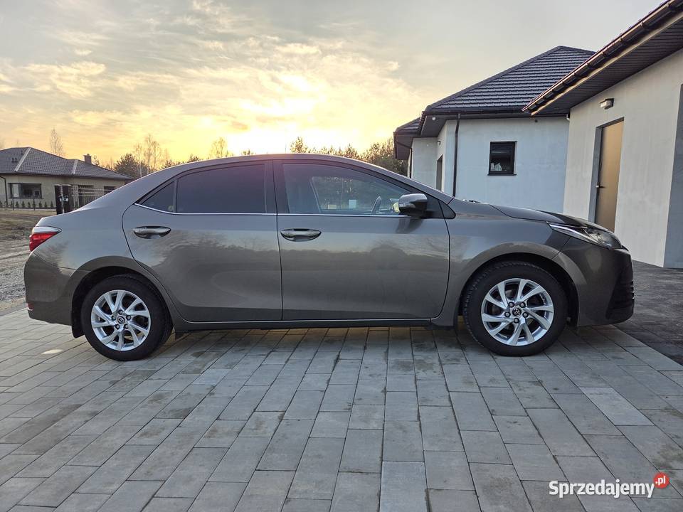 Toyota Corolla E18 2016r 16 132 LPGbenzyna gniazdo USB