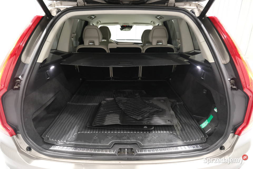 VOLVO XC90 2020 196900 ccm 235 Warszawa