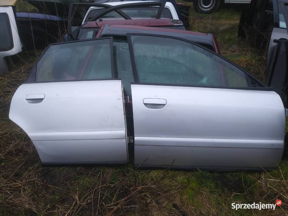 AUDI A4 B5 Lift kombi drzwi prawy tył LY7W Dębno