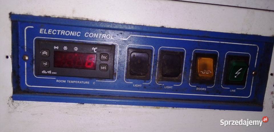 Regał chłodniczy produkcji włoskiej wyświetlacz