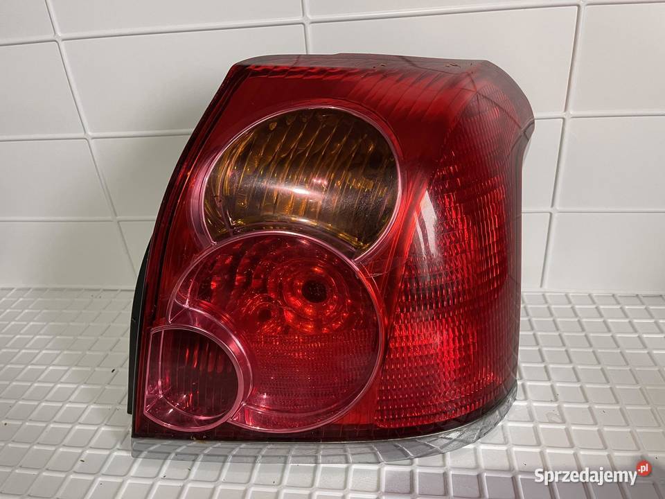 TOYOTA AVENSIS T25 PRAWA LAMPA TYŁ HB wielkopolskie Ostroróg