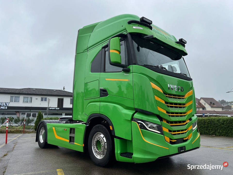 Ciagnikz Euro 6 Iveco zielony Warszawa