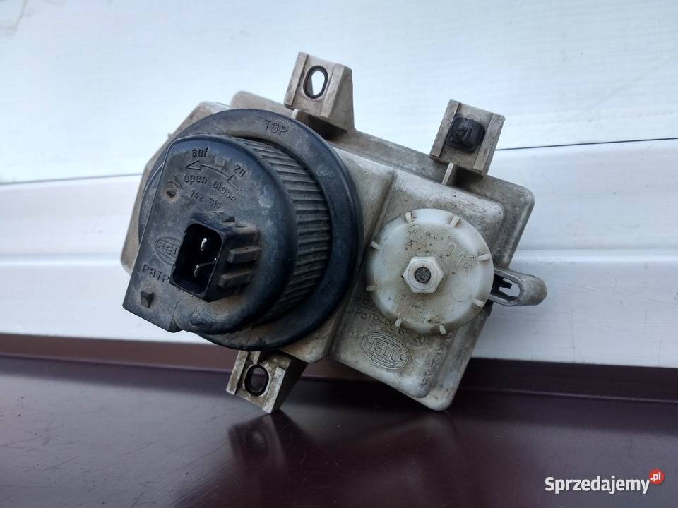 VW Polo III 3 6N halogen prawy lampa osobowe