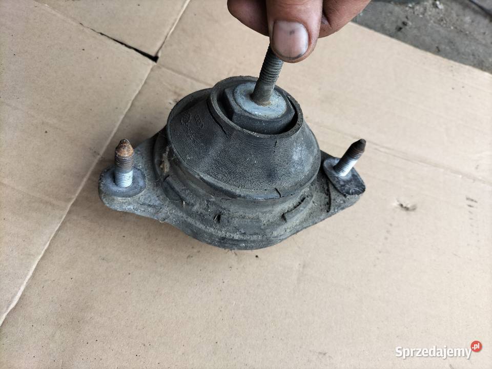 PODUSZKA SILNIKA AUDI 80B4 8A0199379E