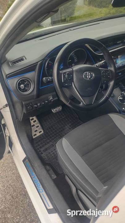Toyota Auris hybrid 18 gaz 2018 Radom