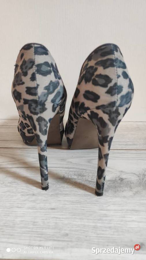 Sprzedam szpilki marki Quazi rozmiar 39 sprzedam