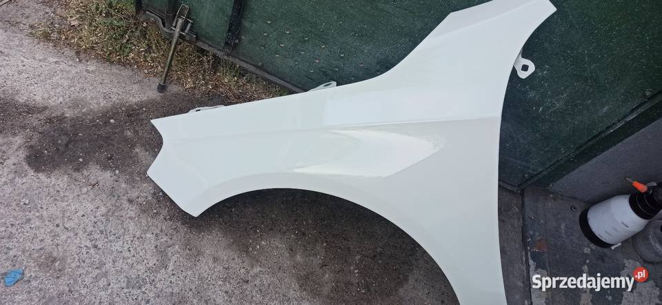 Błotnik lewy Mercedes w176 Puławy sprzedam
