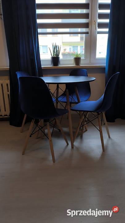 Stół z krzesłami sprzedam