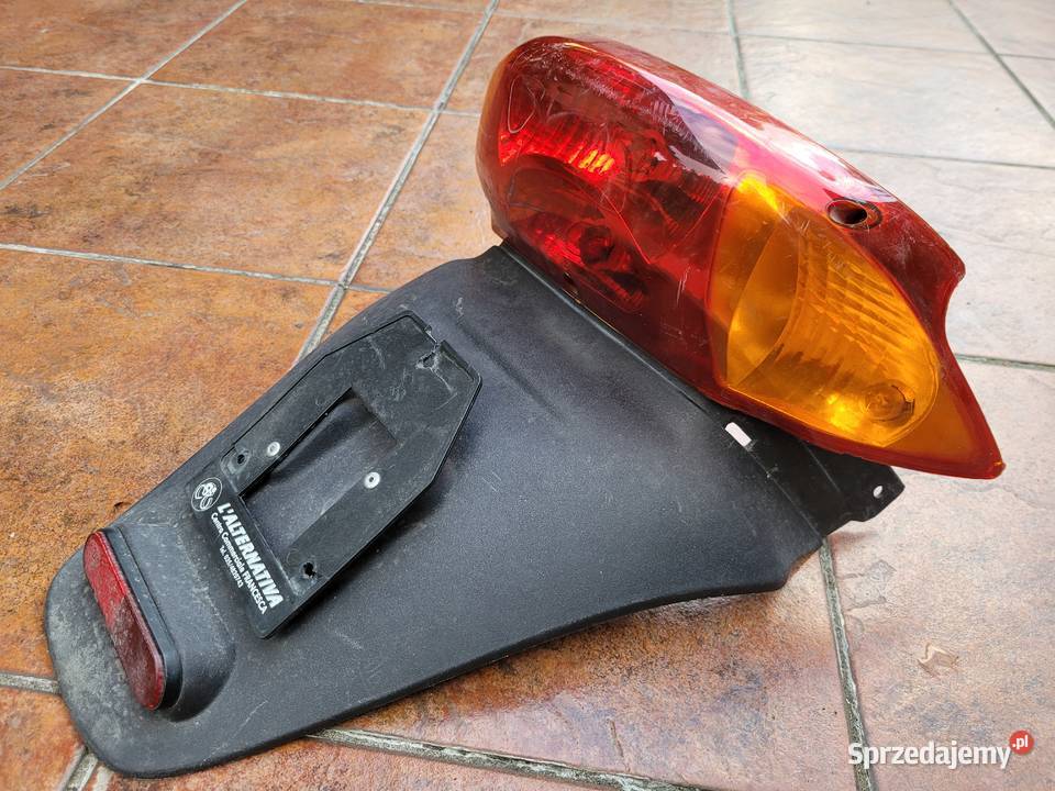 DERBI ATLANTIS lampa tyl tylnia blotnik komplet Lampy tylne wielkopolskie